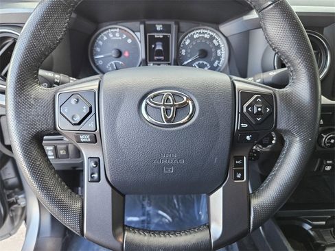 Used 2018 Toyota Tacoma TRD Sport image 14