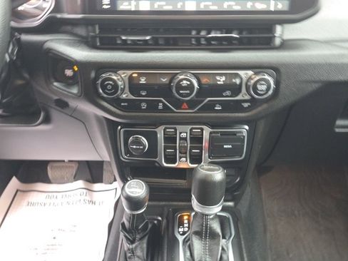 Used 2024 Jeep Gladiator Sport image 13