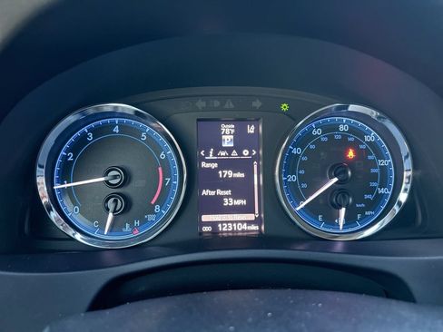Used 2018 Toyota Corolla SE FWD image 20