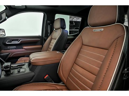 New 2026 GMC Sierra 1500 Denali Ultimate w/ LPO, Black Badging Package AWD/4WD image 10