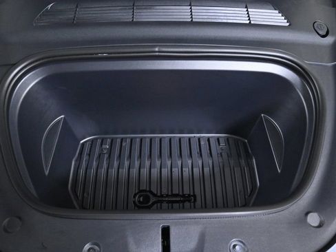 Used 2024 Tesla Model Y Long Range image 22