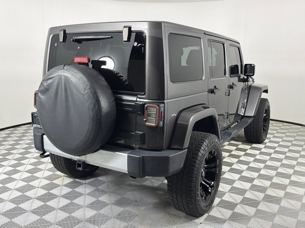 Used 2014 Jeep Wrangler Unlimited Sahara w/ Max Tow Package AWD/4WD image 5