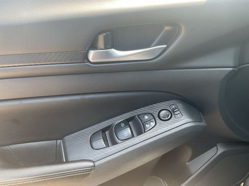 Used 2025 Nissan Altima 2.5 SV FWD image 19