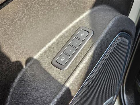 Used 2017 GMC Yukon XL SLT image 10