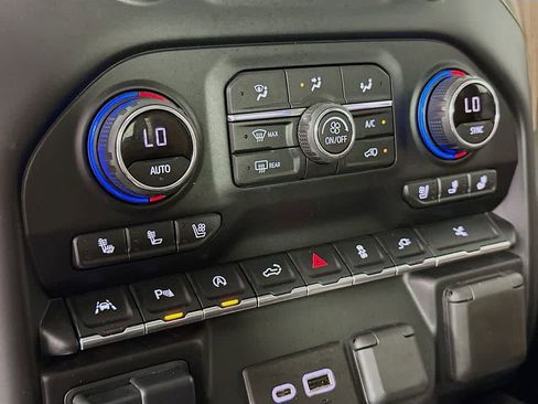 Used 2021 Chevrolet Silverado 1500 High Country w/ Technology Package image 18