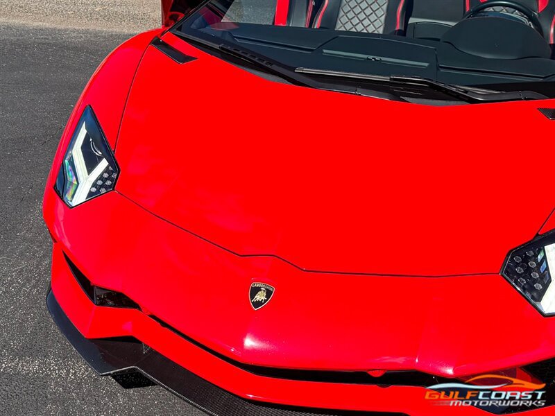 Used 2019 Lamborghini Aventador S AWD/4WD image 4