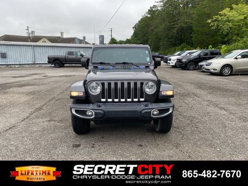 Used 2023 Jeep Wrangler Unlimited Sahara AWD/4WD image 2
