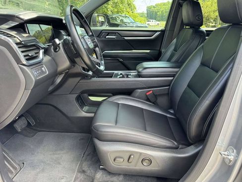 Used 2025 GMC Acadia Elevation w/ Elevation Premium Package FWD image 22