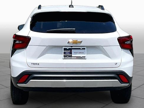 Used 2025 Chevrolet Trax LT w/ Driver Confidence Package FWD image 5
