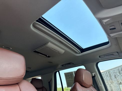 Used 2020 Cadillac Escalade Premium Luxury AWD/4WD image 19