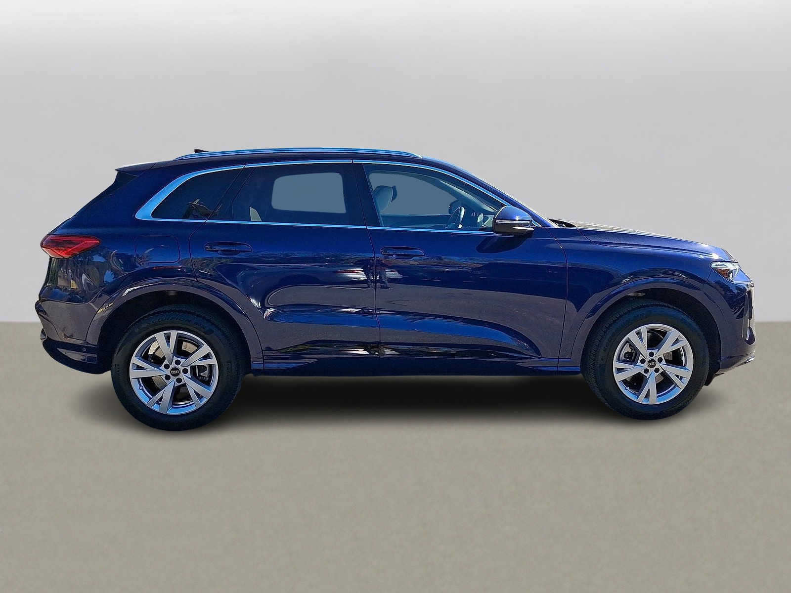Used 2025 Audi Q5 Premium AWD/4WD image 32