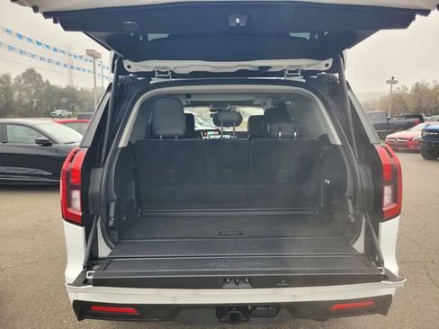 Certified 2025 Ford Expedition Active image 8