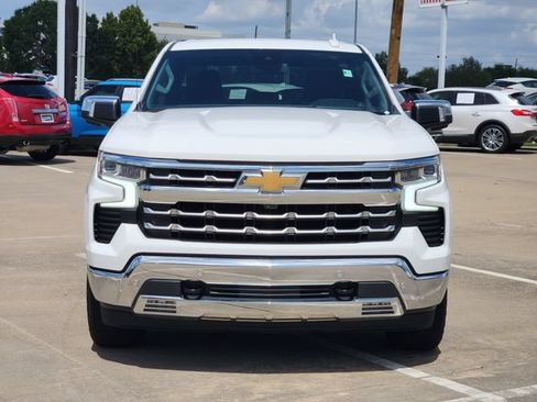 Used 2022 Chevrolet Silverado 1500 LTZ w/ Z71 Off-Road Package AWD/4WD image 2