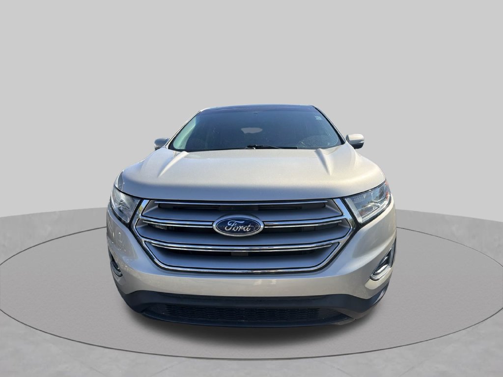 Used 2018 Ford Edge Titanium w/ Equipment Group 301A AWD/4WD image 2