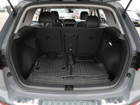 Used 2024 Volkswagen Taos SE image 18