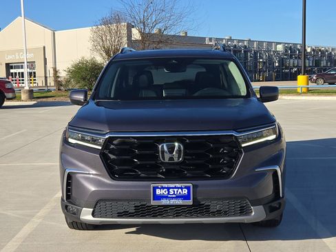 Used 2024 Honda Pilot Touring image 9