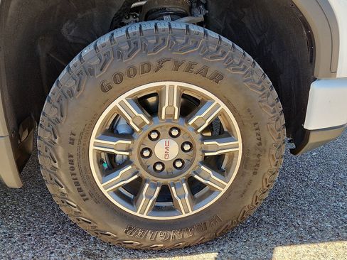 Used 2024 GMC Sierra 1500 AT4 w/ AT4 Premium Package image 7