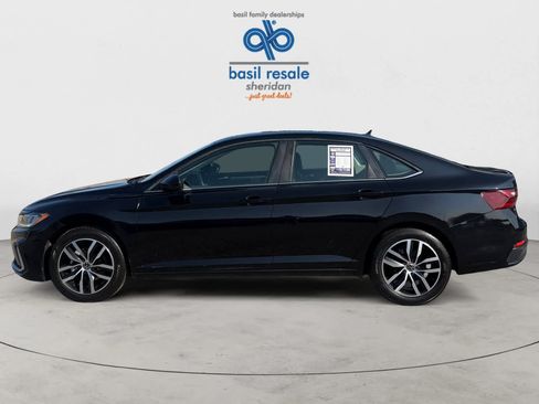 Used 2025 Volkswagen Jetta SE FWD image 3
