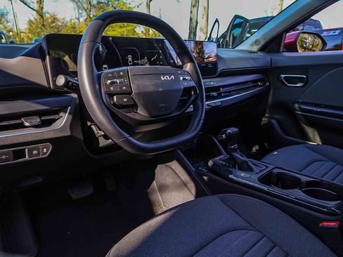 Certified 2025 Kia K4 EX image 7