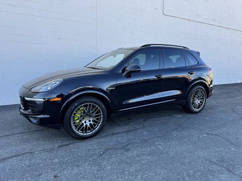 Used 2017 Porsche Cayenne S Platinum image 1