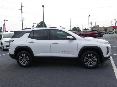 Used 2025 Chevrolet Equinox LT w/ Convenience Package II FWD image 2