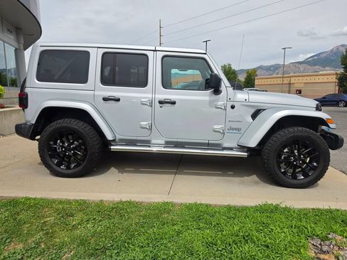 Used 2023 Jeep Wrangler Unlimited Sahara w/ Cold Weather Group AWD/4WD image 4