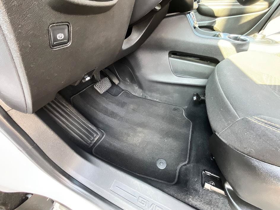 Used 2021 GMC Terrain SLE FWD image 18
