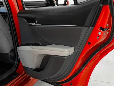 Used 2019 Toyota Camry SE image 43