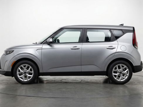 Used 2025 Kia Soul LX w/ LX Technology Package image 5
