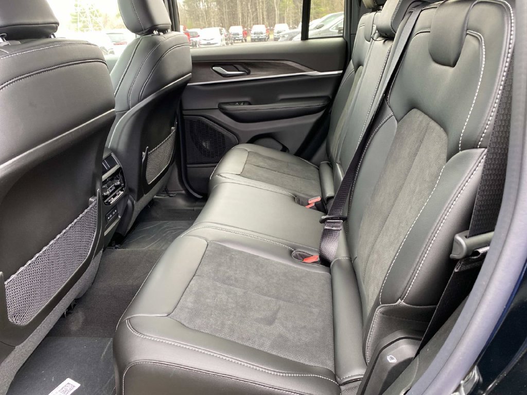 New 2026 Jeep Grand Cherokee Altitude AWD/4WD image 7