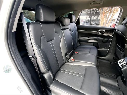 Used 2023 Kia Sorento S image 18