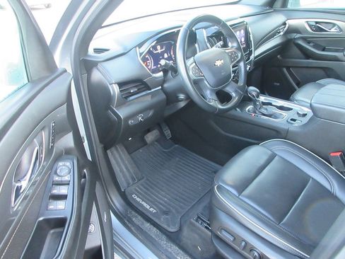 Used 2023 Chevrolet Traverse Premier image 14