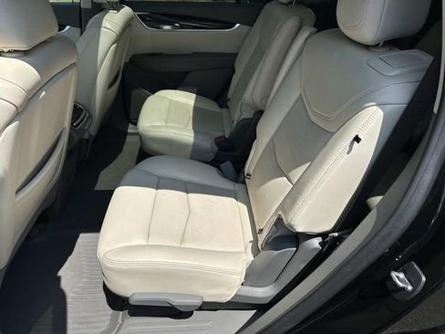 Used 2020 Cadillac XT6 Premium Luxury AWD/4WD image 11