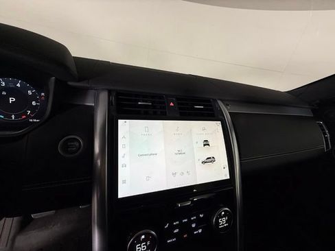Used 2024 Land Rover Discovery Dynamic SE AWD/4WD image 19