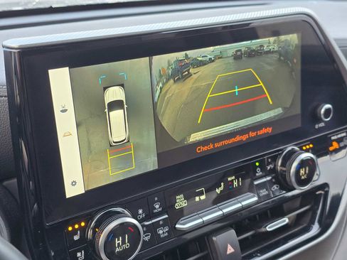 Used 2024 Toyota Highlander Platinum image 35