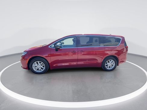 Used 2024 Chrysler Pacifica Touring-L FWD image 10