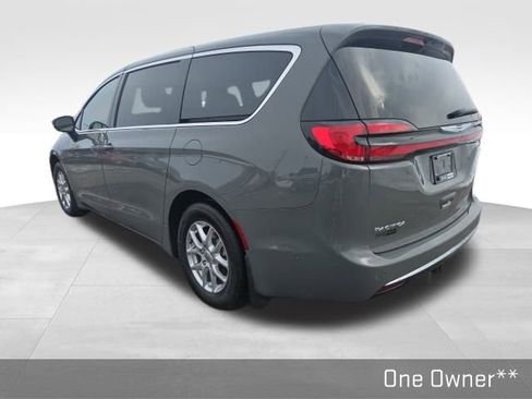 Used 2023 Chrysler Pacifica Touring-L image 18