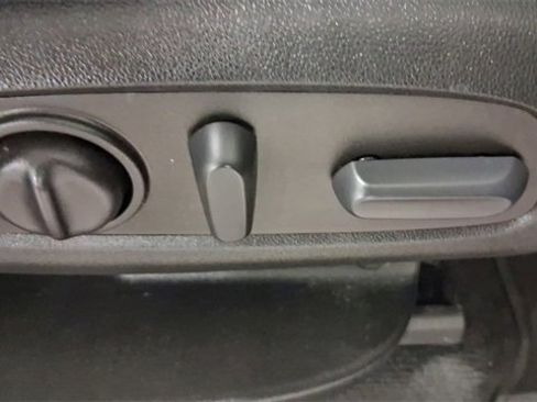 Used 2023 Chevrolet Traverse LT image 20