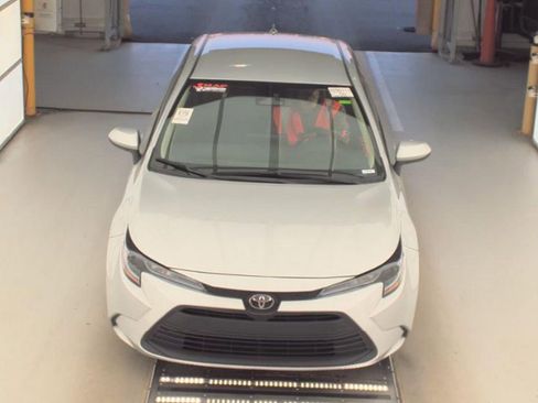 Used 2023 Toyota Corolla LE image 2