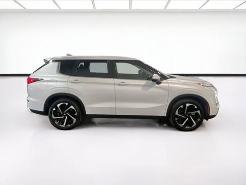 Used 2023 Mitsubishi Outlander SE FWD image 24