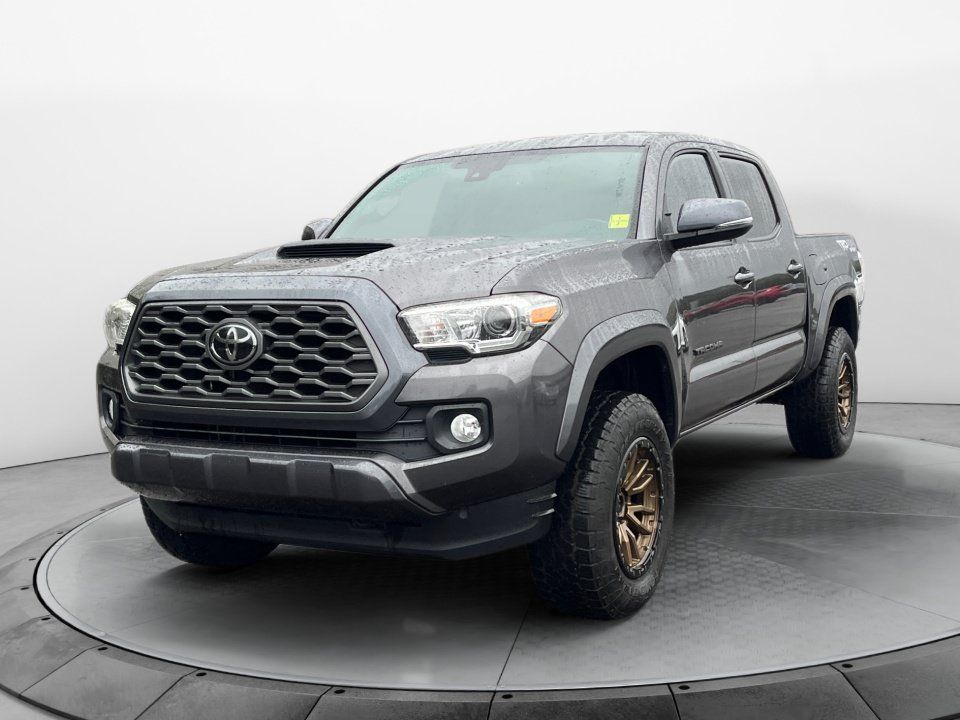 Used 2021 Toyota Tacoma TRD Sport AWD/4WD image 3