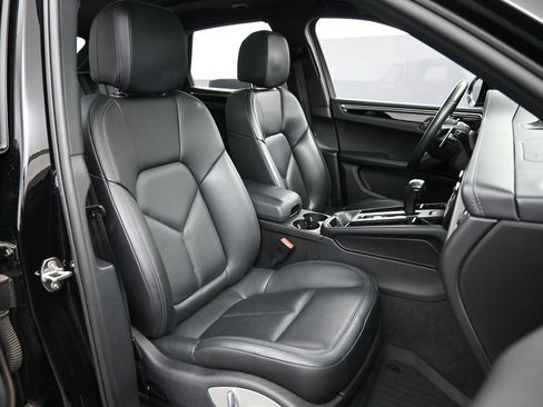 Certified 2023 Porsche Macan Turbo AWD/4WD image 29