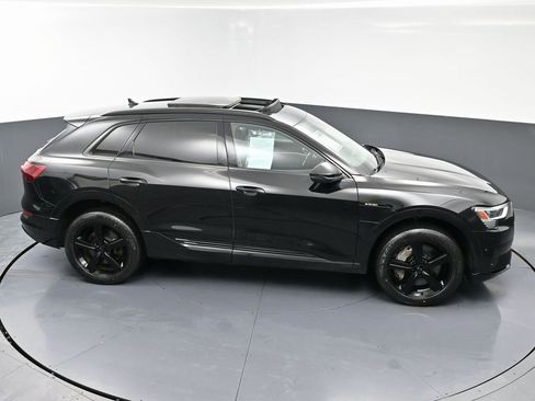 Used 2019 Audi e-tron Prestige w/ Prestige Package image 47