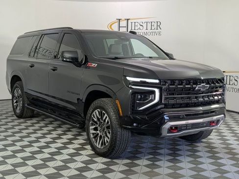 Used 2025 Chevrolet Suburban Z71 image 2