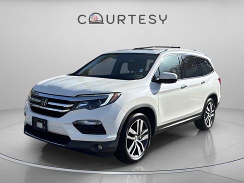 Used 2017 Honda Pilot Touring image 1