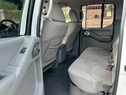 Used 2019 Nissan Frontier SV image 7