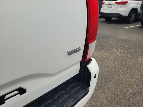 Used 2023 Toyota Tacoma SR5 AWD/4WD image 8