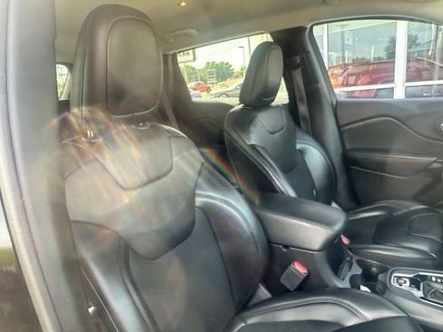 Used 2020 Jeep Cherokee Latitude Plus AWD/4WD image 14