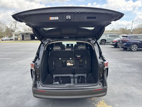 New 2026 Toyota Sienna XLE image 29