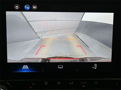 Used 2024 Chevrolet Colorado LT w/ LT Convenience Package III image 30